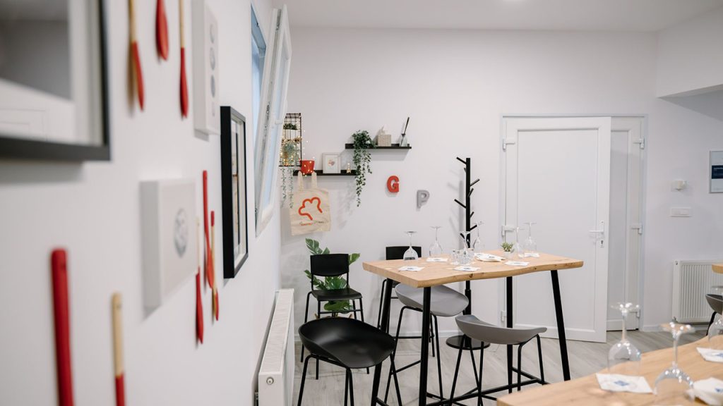 blue gradient travel (Presentation (16:9)) - 6