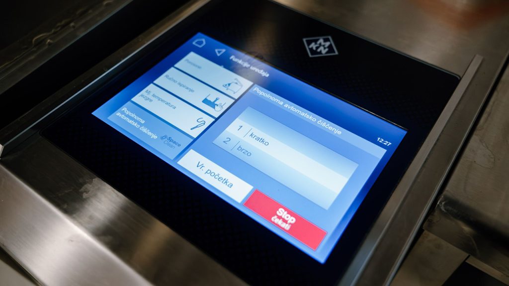 blue gradient travel (Presentation (16:9)) - 8