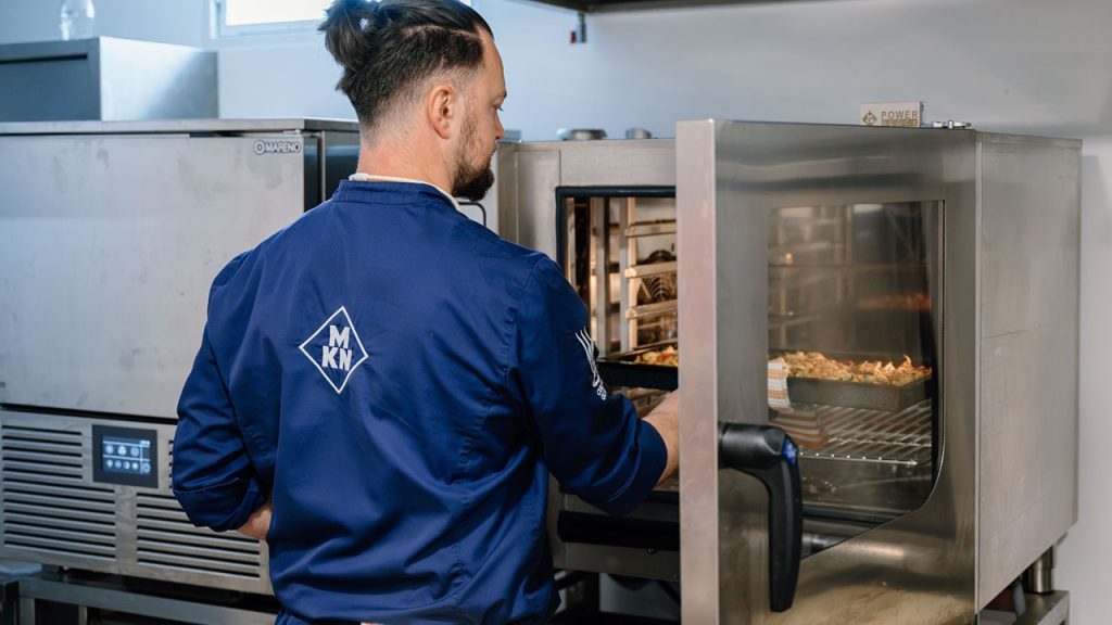 blue gradient travel (Presentation (16:9)) - 7