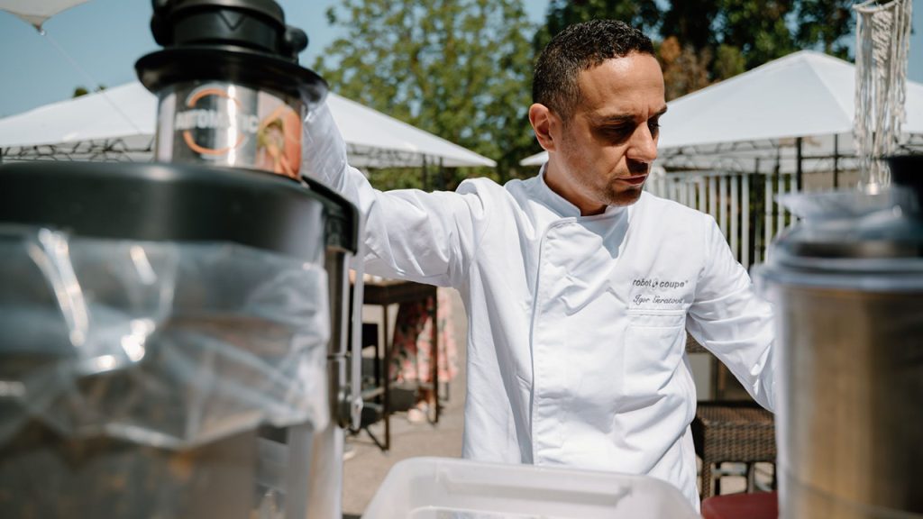 blue gradient travel (Presentation (16:9)) - 10